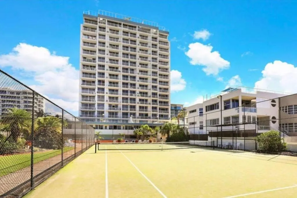 Beach Front 3 Bedroom Unit - Ocean View & Pool - Maroochydore 0*,  Australia