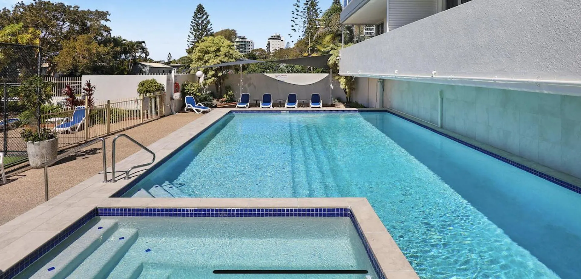 Beach Front 3 Bedroom Unit - Ocean View & Pool - Maroochydore Apartamento